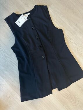 *NWT* Sold Out - H&M Black Ponte Vest -Medium